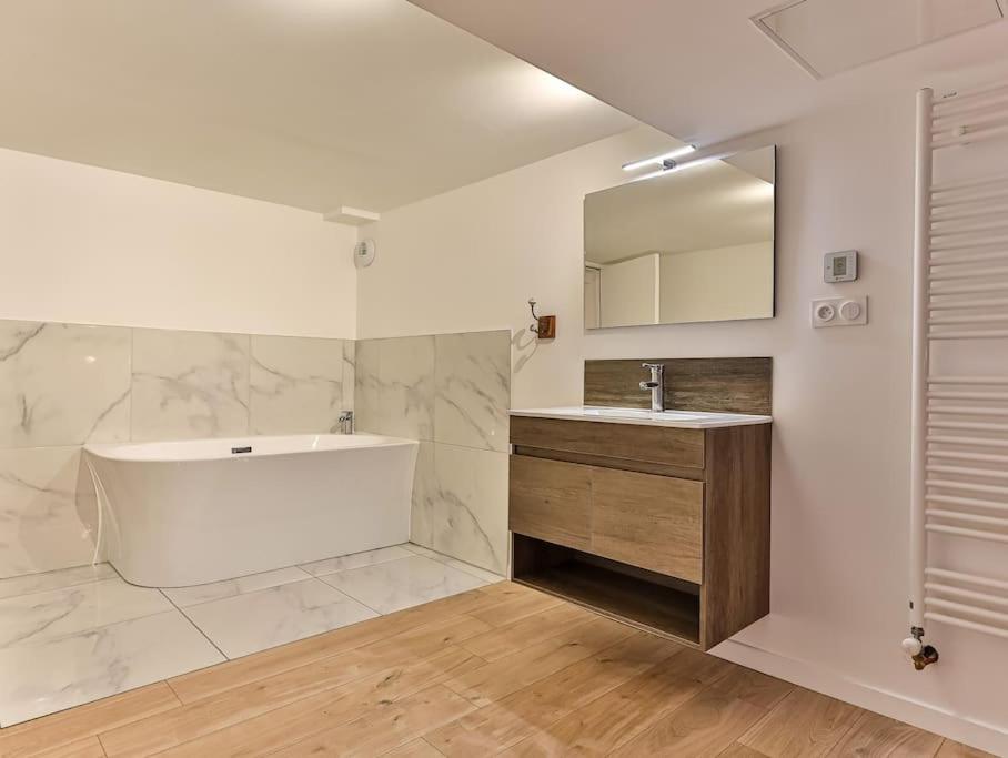 Maison Familiale La Belle Vie Jacuzzi/Sauna Сен-Жиль-Круа-де-Ви Экстерьер фото